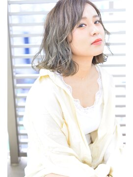 クリーム(Cream) 外国人風グレーアッシュ×ボブ