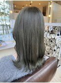 オリーブベージュ