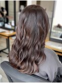 顔周りレイヤーカットくびれヘアミルクティーベージュカラー