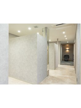 【半個室・完全個室完備】周りを気にせずリラックスできるので居心地の良さもバツグン◎