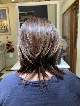 トラインバイアンジュリッチ(Trine by Ange Rich) 白髪ぼかしウルフショート