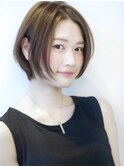 大人女性に人気の美シルエットな前下がりショートボブ