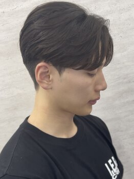 エレベート(Elevate)の写真/【センターパートと相性◎】ストレート過ぎない自然な毛流れの縮毛矯正が好評☆クセで諦めていた髪が叶う♪