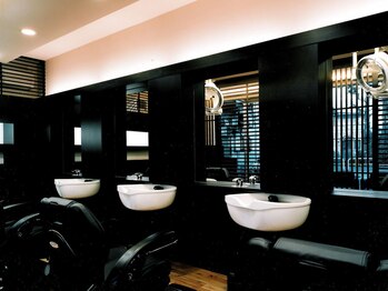 ナガモト(cut and refreshing NAGAMOTO)の写真/頭皮の汚れをスッキリ洗浄！血行を促進し、頭皮環境を整えることでこれから生えてくる髪を健やかに保ちます