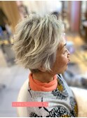 プラチナホワイトグレージュ　ショートカットミセス