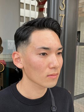 フォーコーナーズ(Four Corners) スキンフェード/フェードカット/バーバー/サイドパート