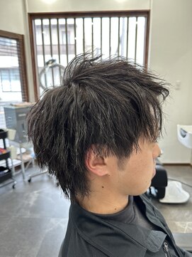 エイト(AITE) ツイストスパイラルパーマセンターパート<理容室>川口鳩ヶ谷83