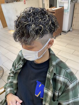 テトラ バイ ネオリーブ 横浜西口店(tetra by neolive) 横浜★フェードスペインカール