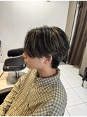 センターパートウルフ ニュアンスパーマ メンズカラー 眉毛