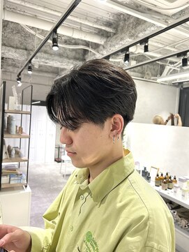 キートス(Kiitos) 黒髪センターパート　ニュアンスパーマ