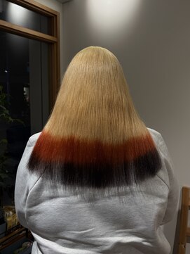 3段グラデが映えるブリーチカラー