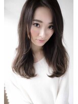 ヘアデザイン ソラ(Sola)&nbsp;カジュアルセクシーヘア センターパート×ふんわりウェーブ