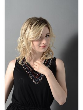 グルグル 妙典店(GULGUL) セミディ カール ハッシュカット 「ホワイトアッシュ」 妙典