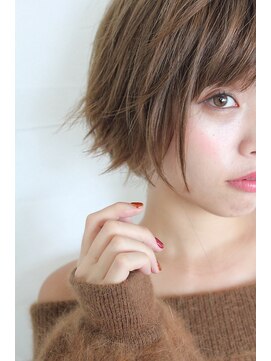 リブ(Live) 外はねショートボブのクリアベージュ3 (久米川)