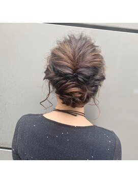 ニューラインギンザ(New-Line 銀座) 《New-Line 代表YUTAKA》ニュアンス抜け感パーティシニヨン