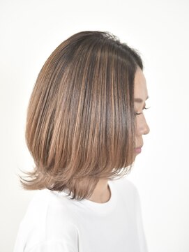 ファム(Fam) ミディアムボブのエアタッチバレイヤージュ