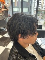 オーシャントーキョー(OCEAN TOKYO)&nbsp;波巻きセンターパート(刈り上げツーブロック黒髪パーマ)