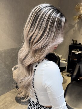 ロンド レア 天神大名店(Lond Le’a) ホワイトブロンド/イメチェンヘアスタイル/バレイヤージュ
