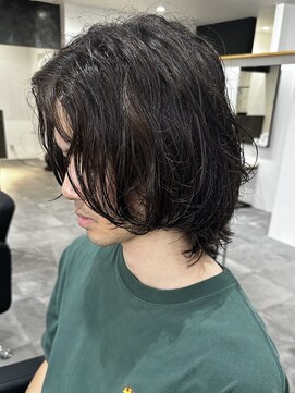 ヒュイル バイ ニアウ(Hwyl by Niau) メンズマッシュパーマニュアンスパーマスパイラルパーマ刈り上げ