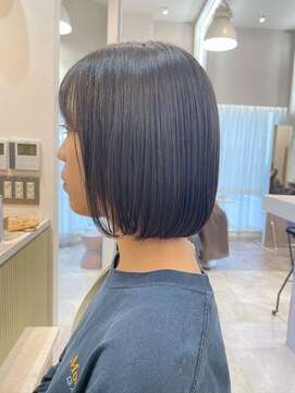 ポジ(poji) ボブ　ミルクティーベージュ　艶髪　髪質改善カラー　ショート