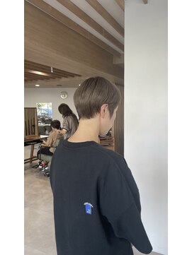 キキ(KIKI) イエローベージュ×コンパクトショート