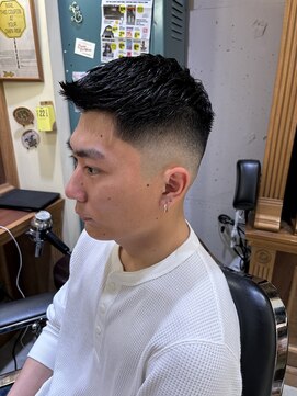 フォーコーナーズ(Four Corners) スキンフェード/バーバー/刈り上げ/フェザーアップ