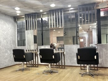 シャス(SHAS.)の写真/【天六徒歩30秒】歴10年以上の経験豊富なstylistが関西トップクラスの技術で期待以上の仕上がりに◎