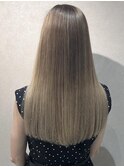 品よく甘く、ホワイトミルクティーカラー♪小西 輝