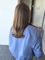 メゾン アヴァロ(Maison Avallo) アッシュ系セミロングヘア