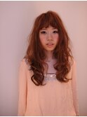 ゆるふわウェーブに短めな前髪がキュートなロングスタイル