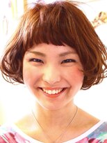 蒼い花 美容院 ポップな　耳かけボブ