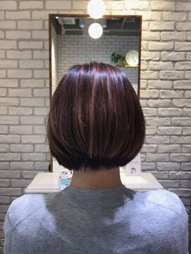 ビアノバ(via nova) ハイライトが入ったボブスタイル