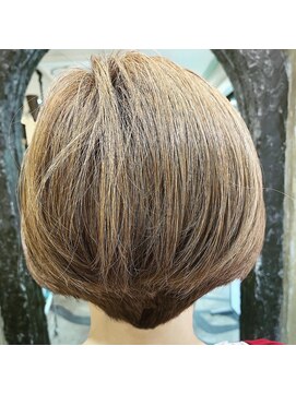 スタジオドーム(studio DOmE) 前下がりショートボブ/外国人風カラー/ミルクティー/30代/40代