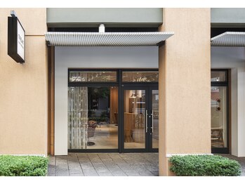 TREAT HAIR DESIGN 海浜幕張店【トリート】