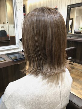 アムール 二子玉川(Amour) 小顔ミディアム外ハネボブベージュ/小顔補正立体カット