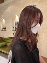 顔周りレイヤーカット 流れる顔周りロングレイヤーカット 暖色