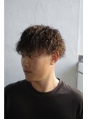 ツイストスパイラル波巻きハイライトツーブロックマッシュ