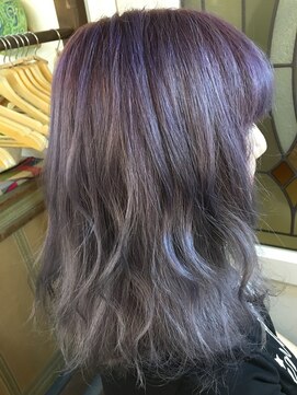 モニカ(Monica) バイオレットアッシュのハイトーンカラー