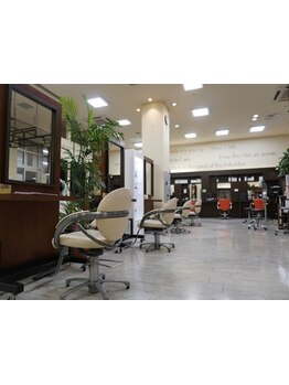 ≪月曜サービスデイ技術料20%OFF!!≫ 福岡県で7店舗展開する老若男女に愛され続ける人気店！[お子様同伴OK]