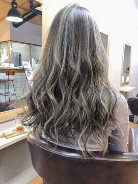 ジョリ フィーユ(jolie fille) 筋感が可愛いグレージュハイライト