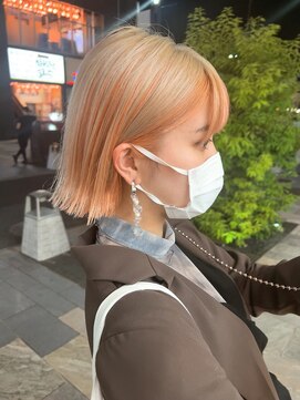 シカ 神戸三宮元町店(Cica) インナーカラー ベージュ 切りっぱなしボブ 三ノ宮 元町