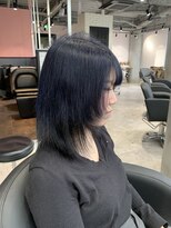 リーオオサカ(Lee Osaka)&nbsp;レイヤーカット×ネイビーカラー