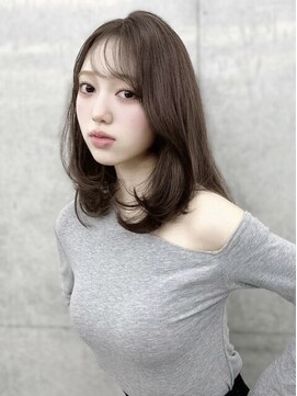 アイヴィ 表参道(IVY) ミディアムレイヤーカット 顔まわりカット【肥田亜沙美】