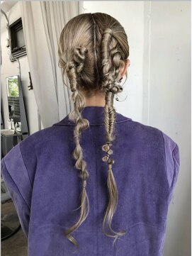 ペロ(pelo) 編み込み×ツインアレンジ