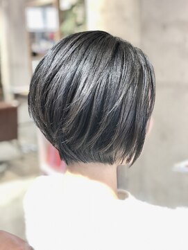 ソーラス (Solus) ショートボブ