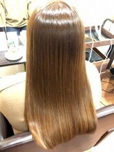 髪の表面だけでなく内側から補修し毛先まで潤う最高級水素トリートメントで今までにない艶のある美しい髪へ