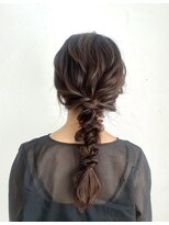 マルケ(marquer)&nbsp;パーティーやお出かけに!あみ下ろしヘアセット