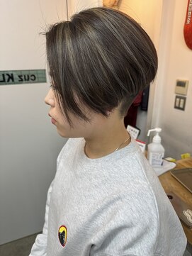 キューズ クラブ(cuz KLUB) 【cuzKLUB  】前下がりハンサムショート×ハイライト　［池袋］