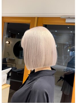 スタン 渋谷(Stam) ホワイトベージュブロンドボブカット冬カラー透明感ブリーチ渋谷