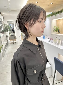 ステア ケース(stair case) 大人かわいい髪質改善ナチュラル外ハネショートウルフ耳かけ